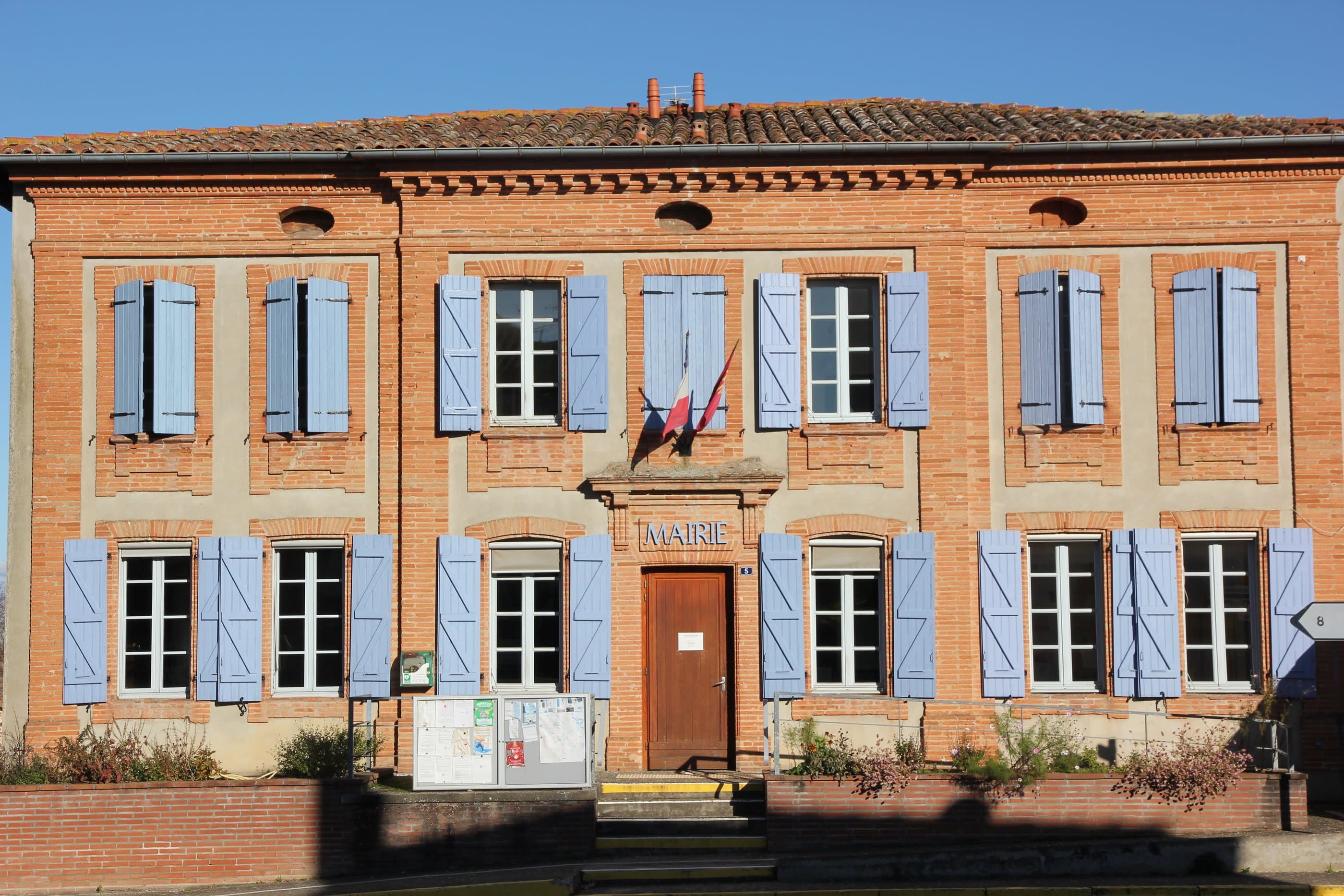Mairie d'Aucamville et coeur de village